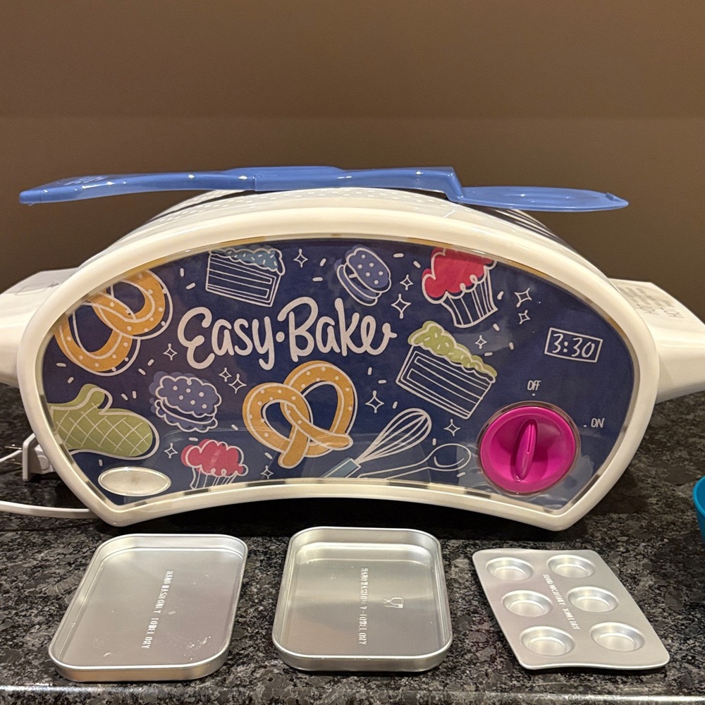 Easy-Bake Oven with Accessories